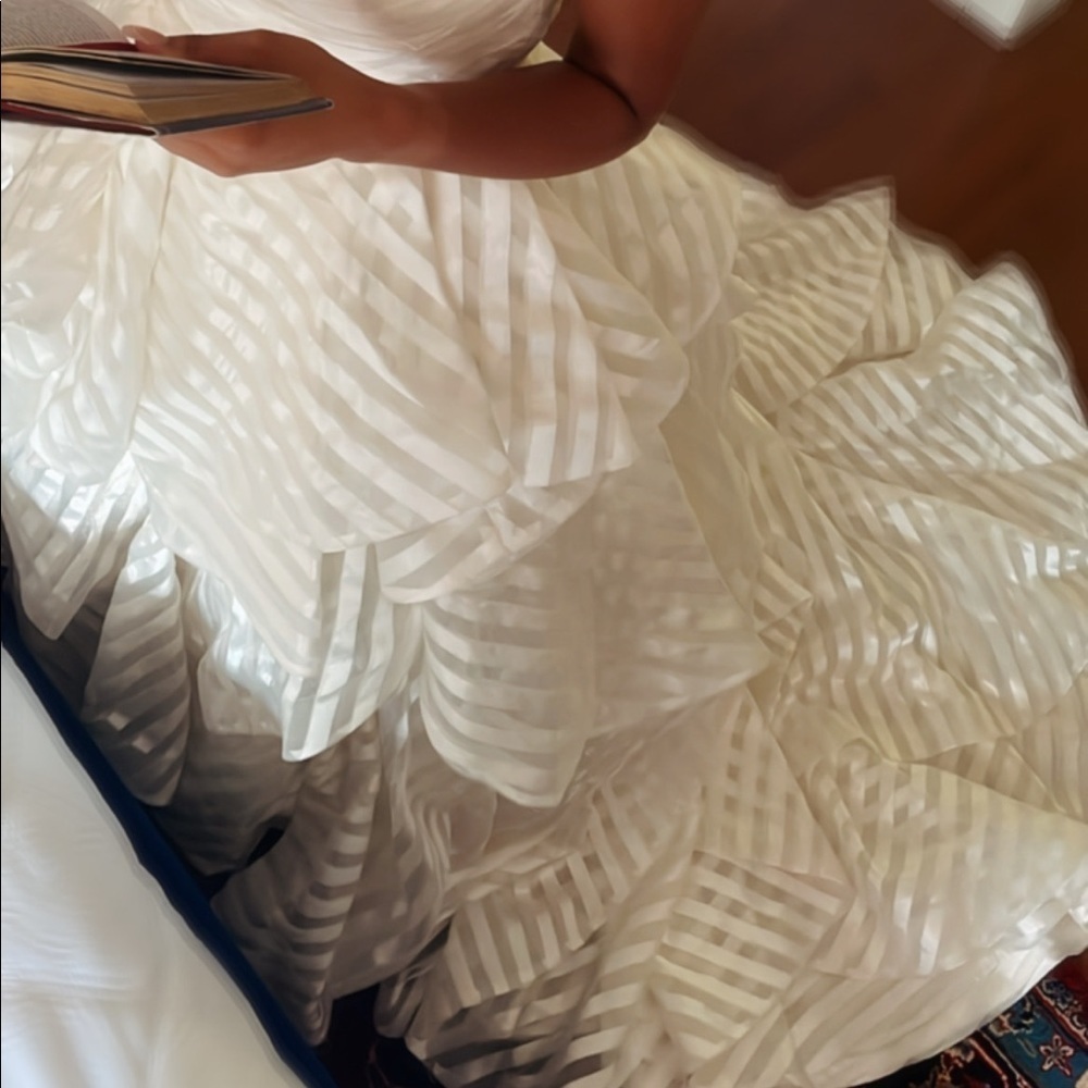 Hayley Paige Guindon Wedding Dress 2 of 2 posts - Picture 10 of 14